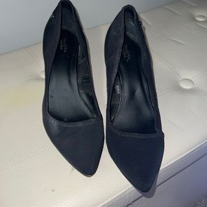 Black pointed toe heel